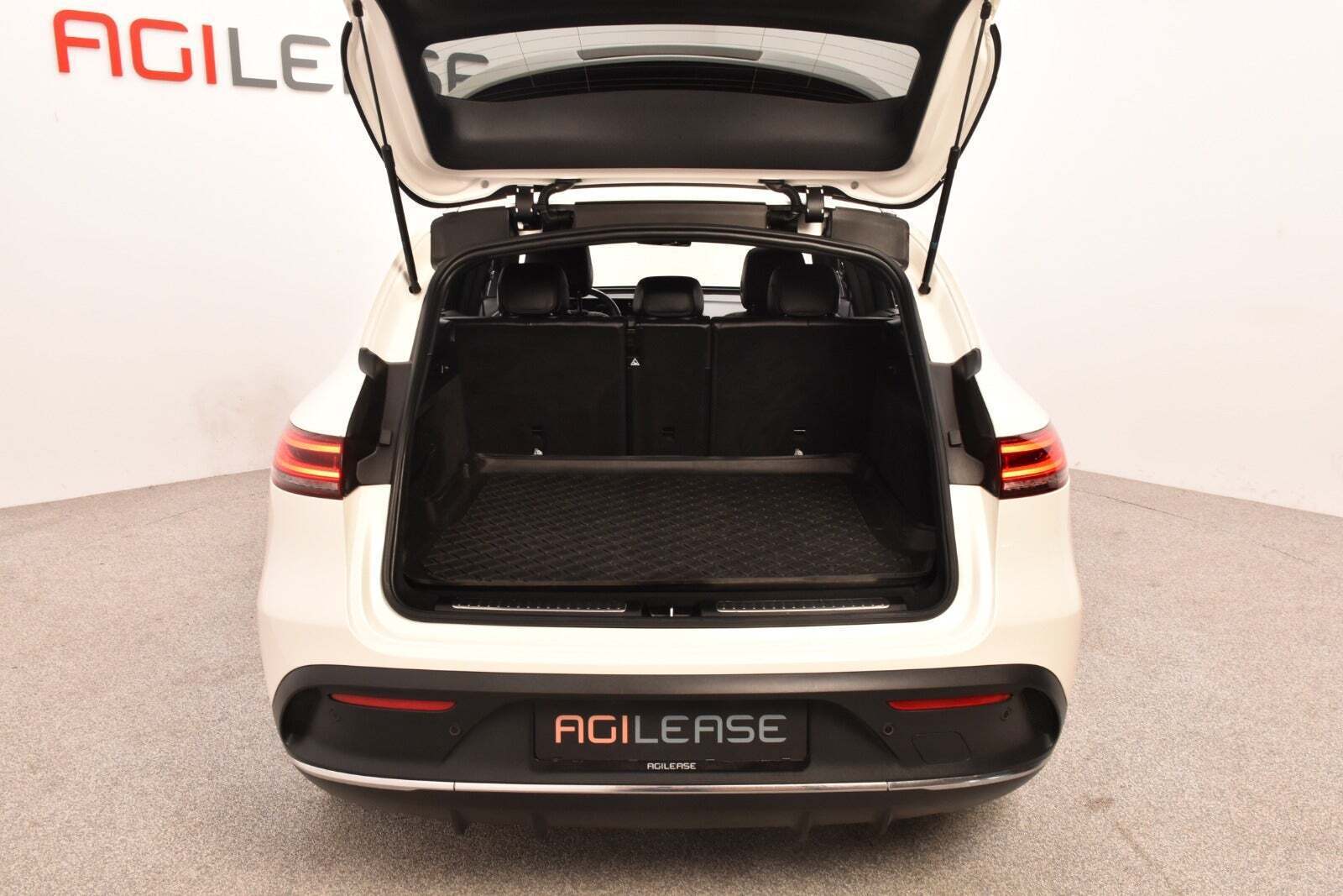 Hvid Mercedes EQC400 fra 2021