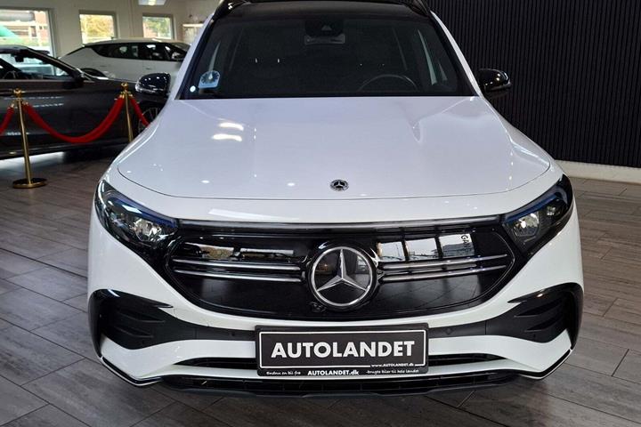 Hvid Mercedes EQB300 fra 2022