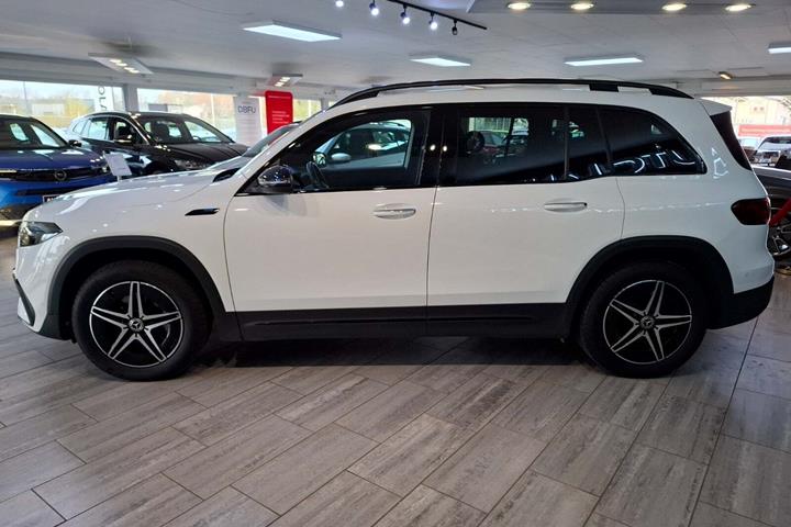 Hvid Mercedes EQB300 fra 2022