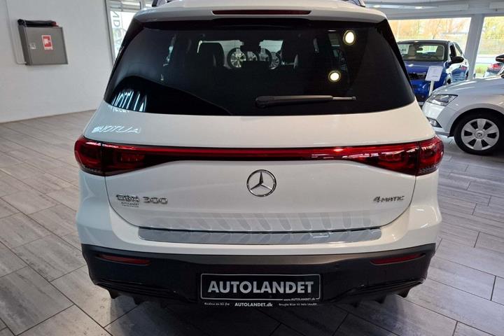 Hvid Mercedes EQB300 fra 2022