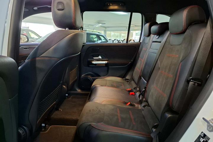 Hvid Mercedes EQB300 fra 2022