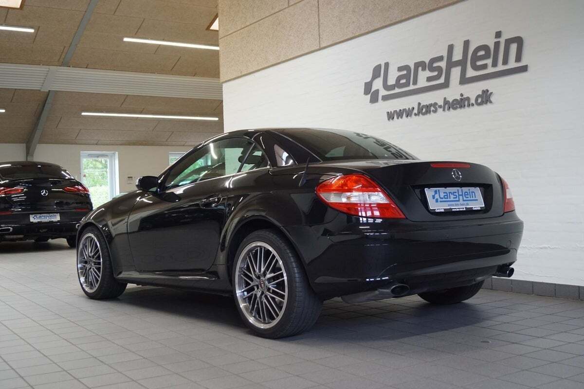 Sort Mercedes SLK200 fra 2004
