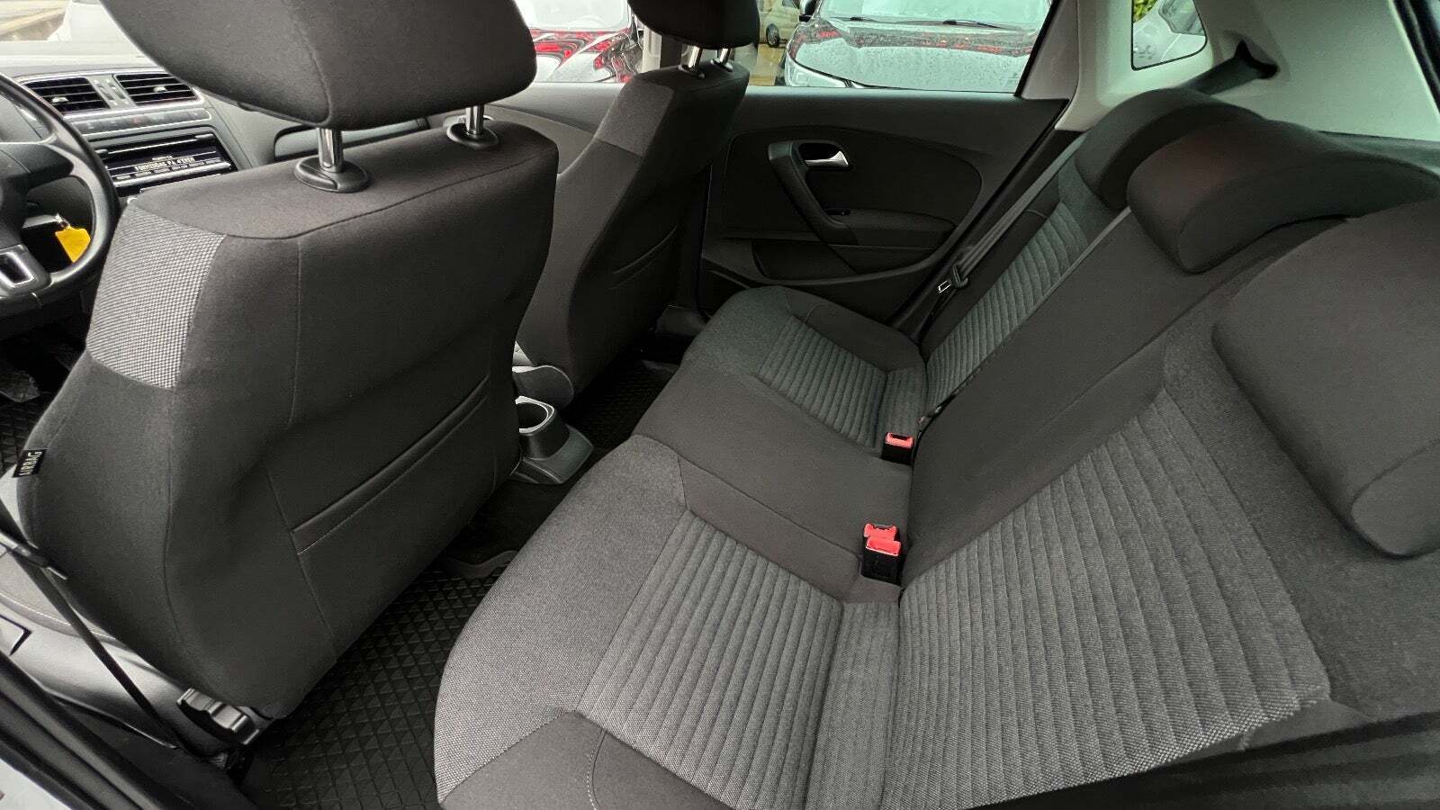 Sølv VW Polo fra 2014