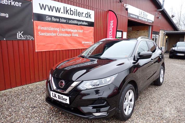Sort Nissan Qashqai fra 2019 set udefra