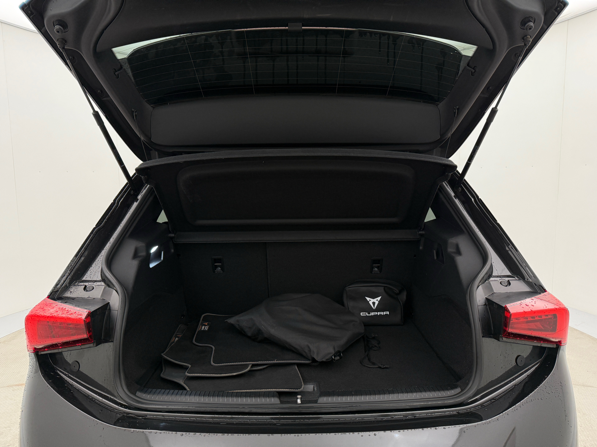 Grå Cupra Born fra 2022