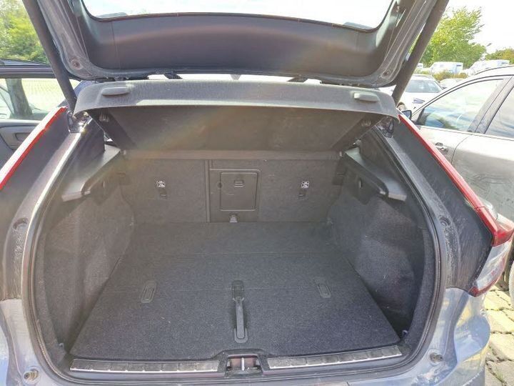 Grå Volvo C40 fra 2023