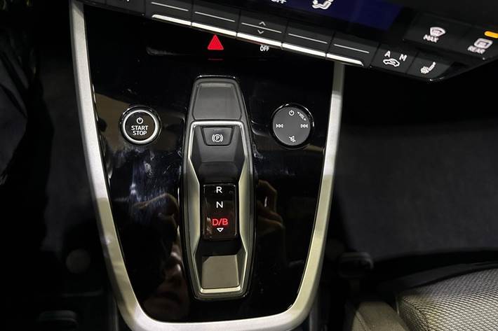 Grå Audi Q4 fra 2022