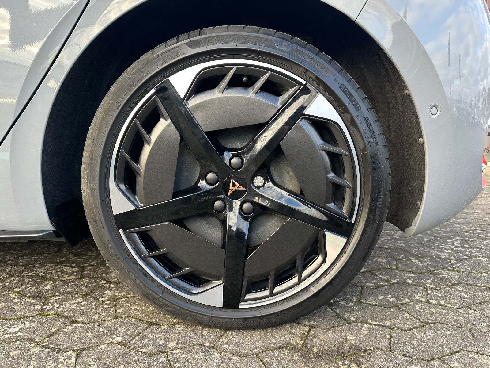 Grå Cupra Born fra 2025