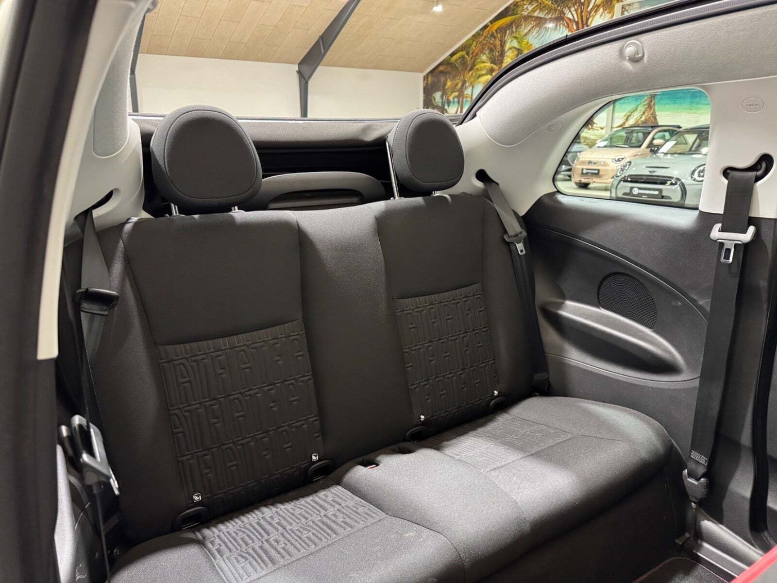 Hvid Fiat 500e fra 2023