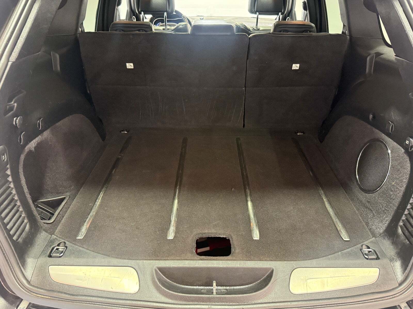 Grå Jeep Grand Cherokee fra 2013