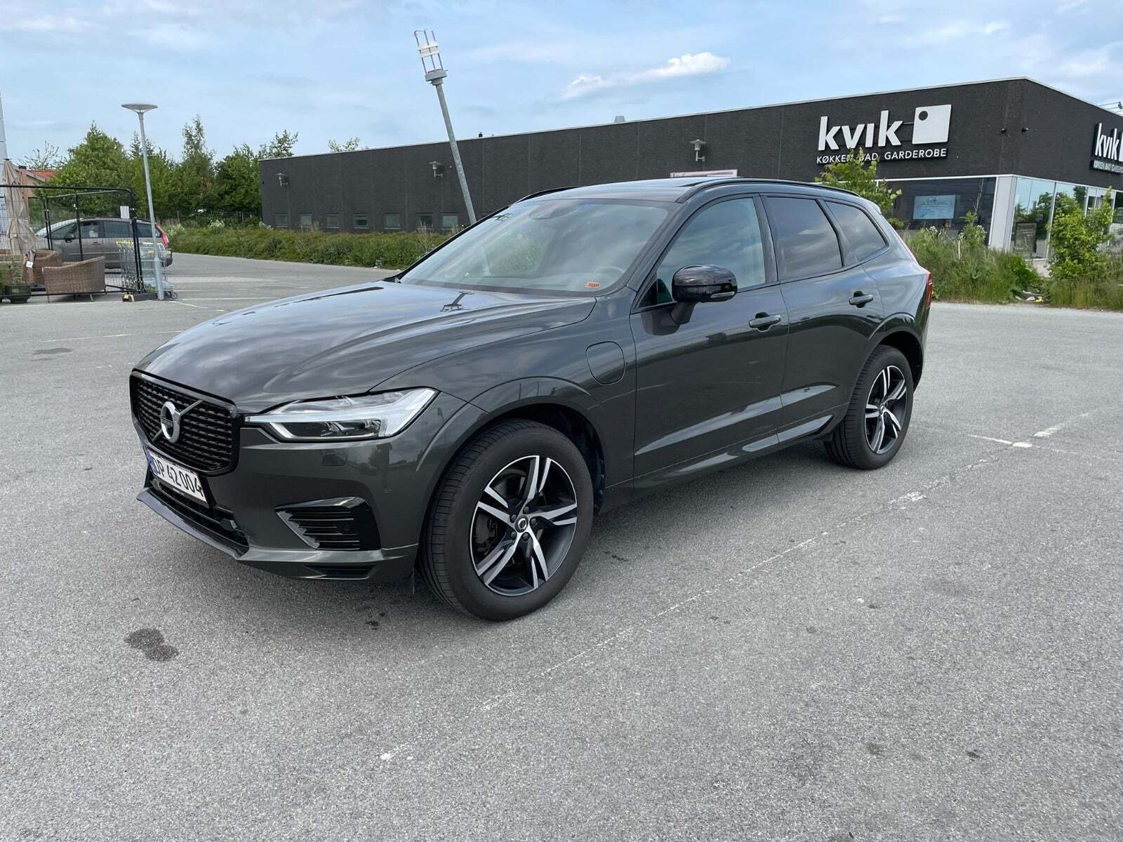 Grå Volvo XC60 fra 2021