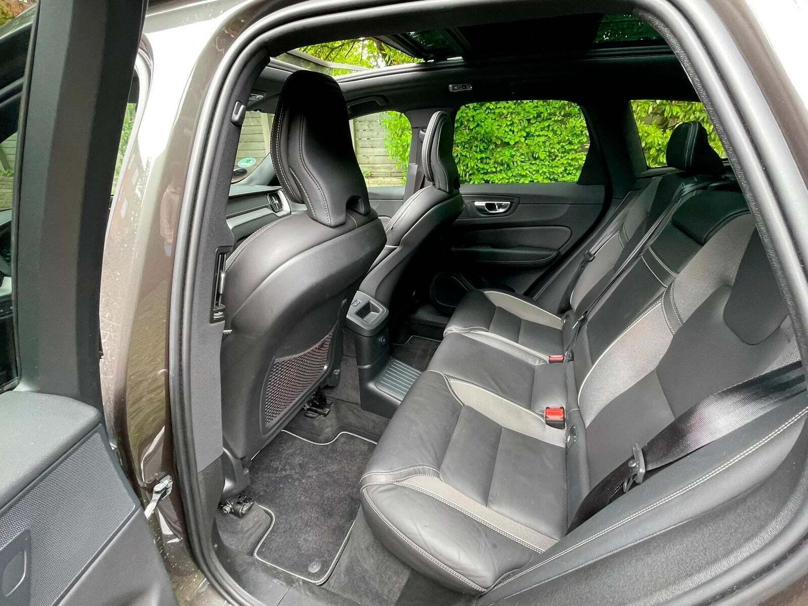 Grå Volvo XC60 fra 2021