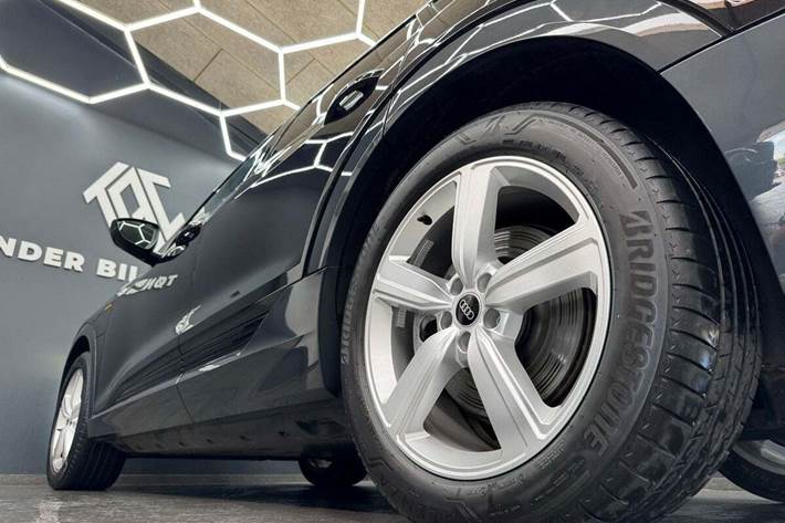 Sort Audi e-tron fra 2023