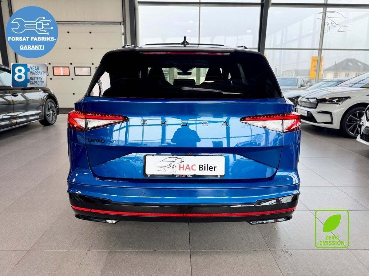 Blå Skoda Enyaq fra 2024