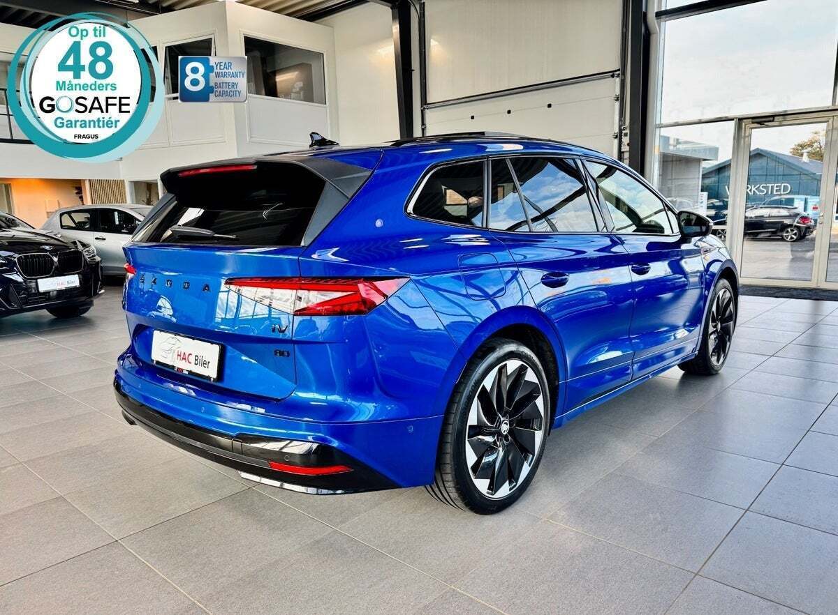 Blå Skoda Enyaq fra 2023