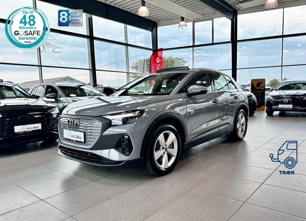 Grå Audi Q4 e-tron fra 2024 set udefra