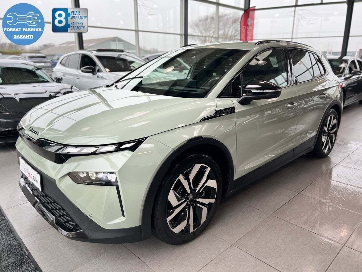 Grøn Skoda Elroq fra 2025 set udefra