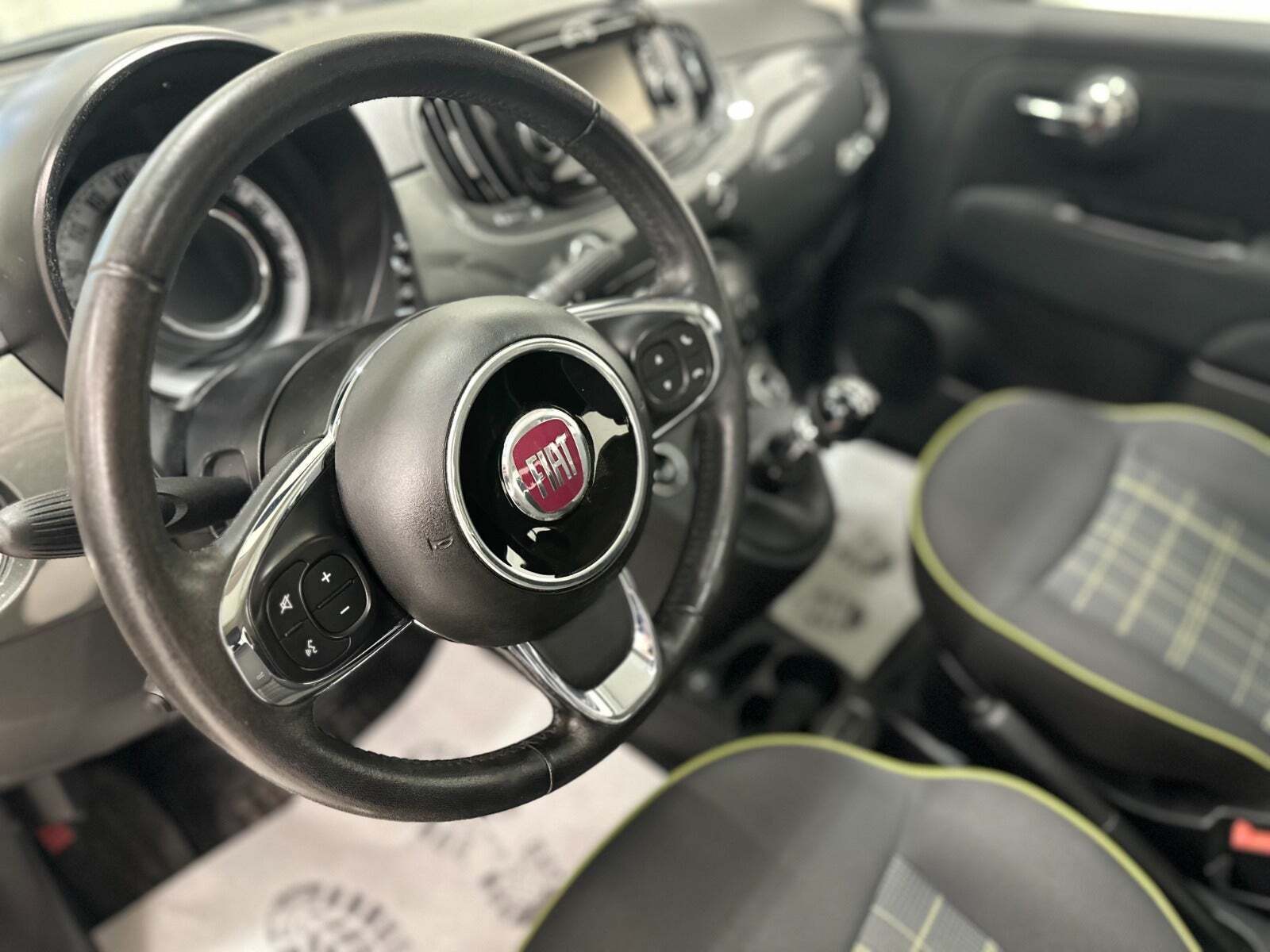 Grå Fiat 500 fra 2018