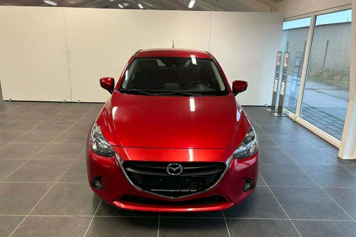 Rød Mazda 2 fra 2015