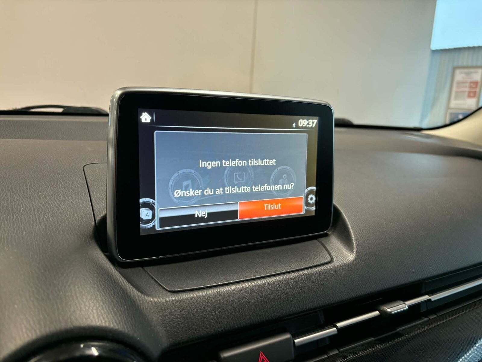 Rød Mazda 2 fra 2015