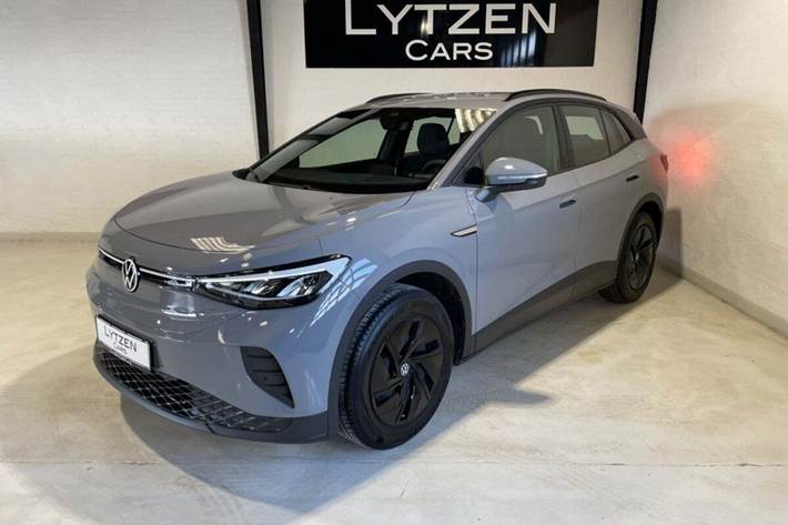 Grå VW ID.4 fra 2023 set udefra