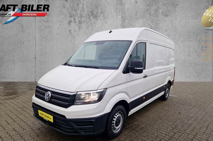 Hvid VW Crafter 35 fra 2023 set udefra