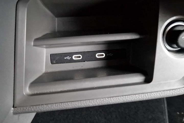 Hvid VW Crafter 35 fra 2023