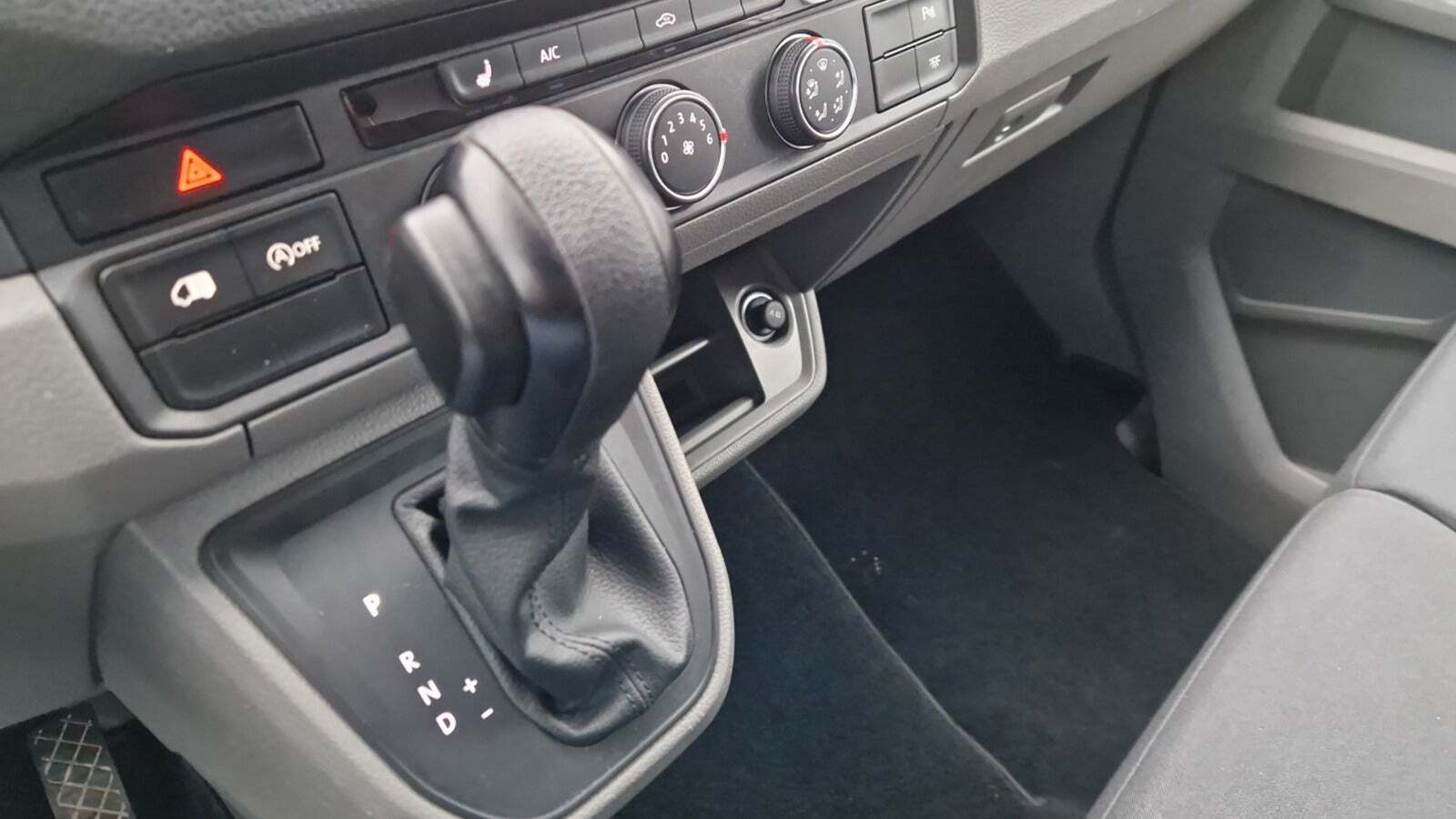Hvid VW Crafter 35 fra 2023