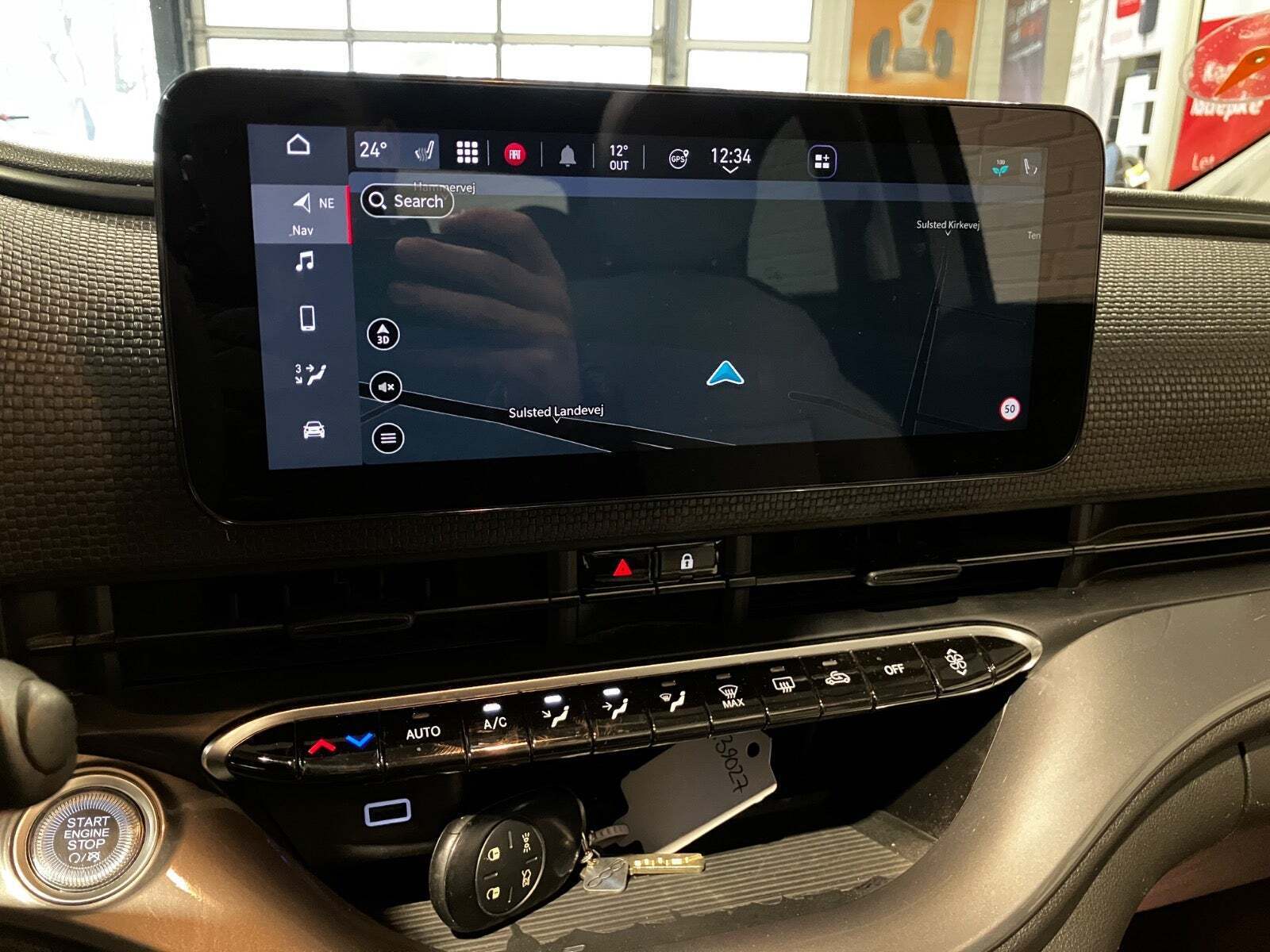 Hvid Fiat 500e fra 2023