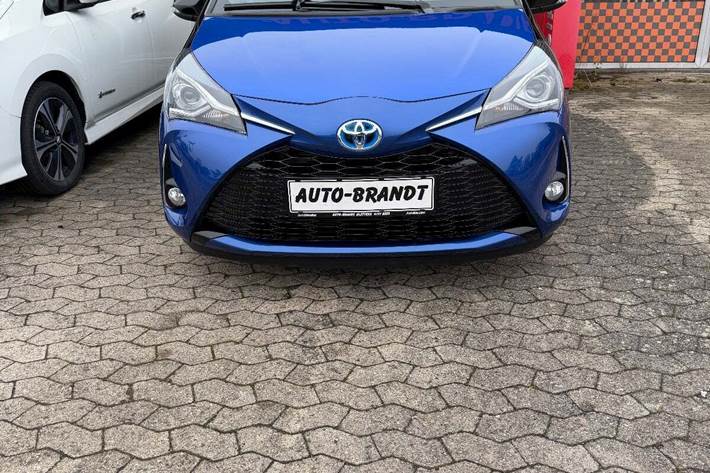 Blå Toyota Yaris fra 2017