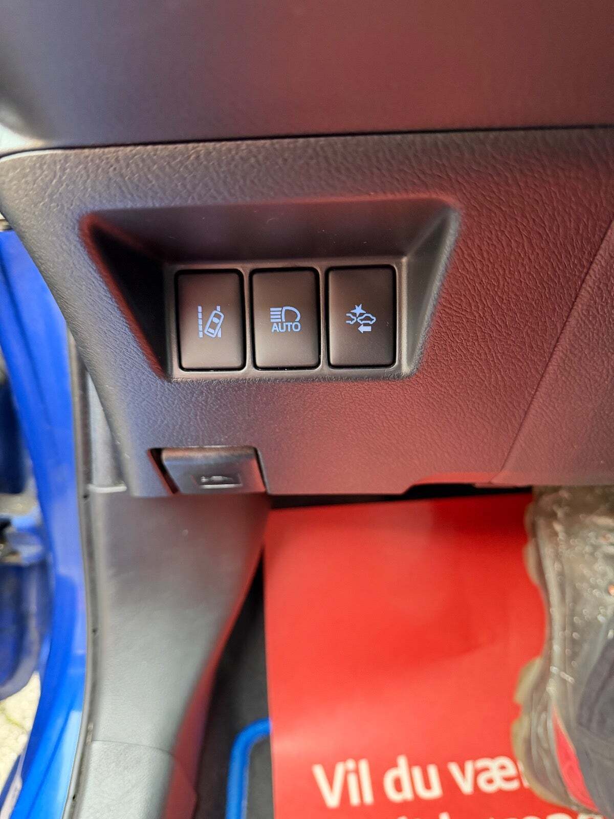 Blå Toyota Yaris fra 2017