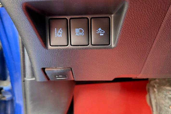 Blå Toyota Yaris fra 2017