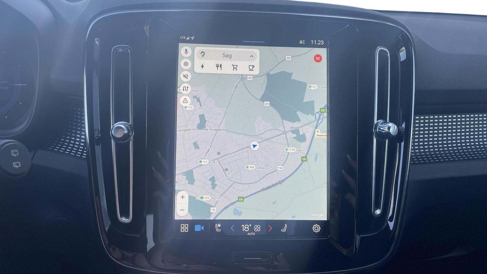 Rød Volvo XC40 fra 2022