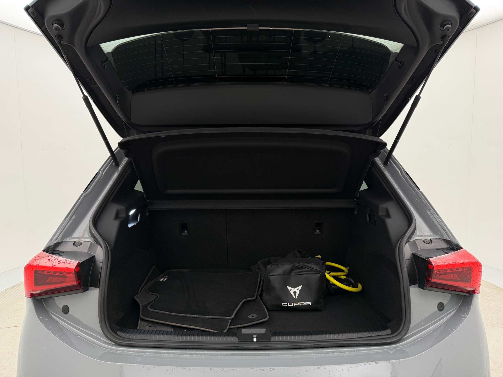 Grå Cupra Born fra 2022