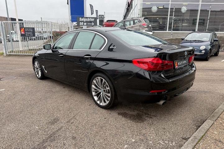 Sort BMW 530e fra 2018