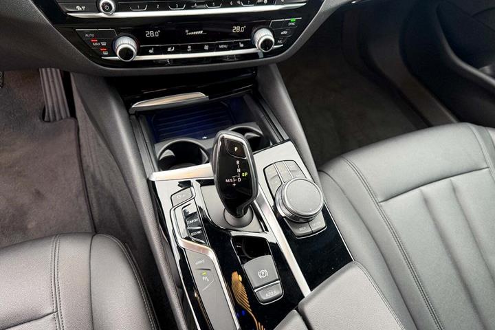 Sort BMW 530e fra 2018