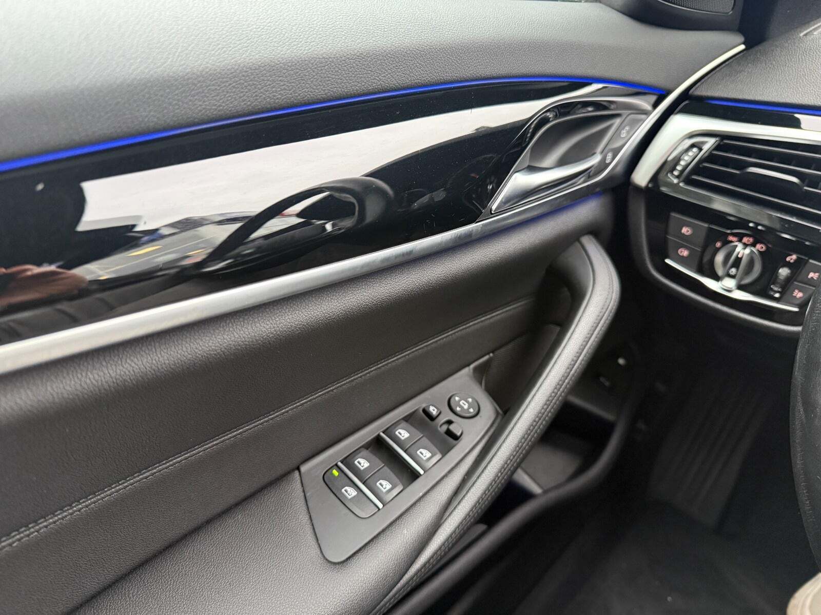 Sort BMW 530e fra 2018