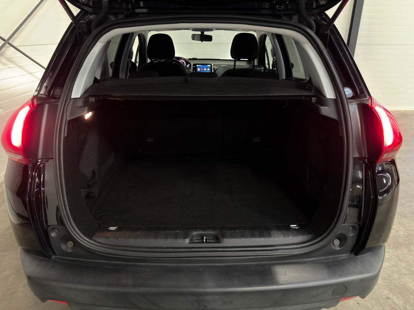 Sort Peugeot 2008 fra 2017