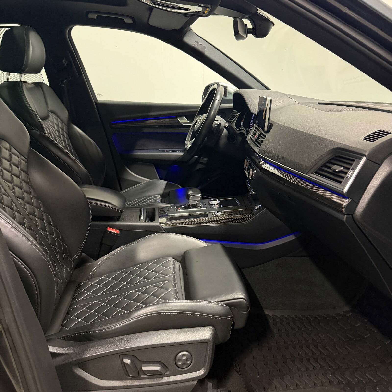 Grå Audi SQ5 fra 2017