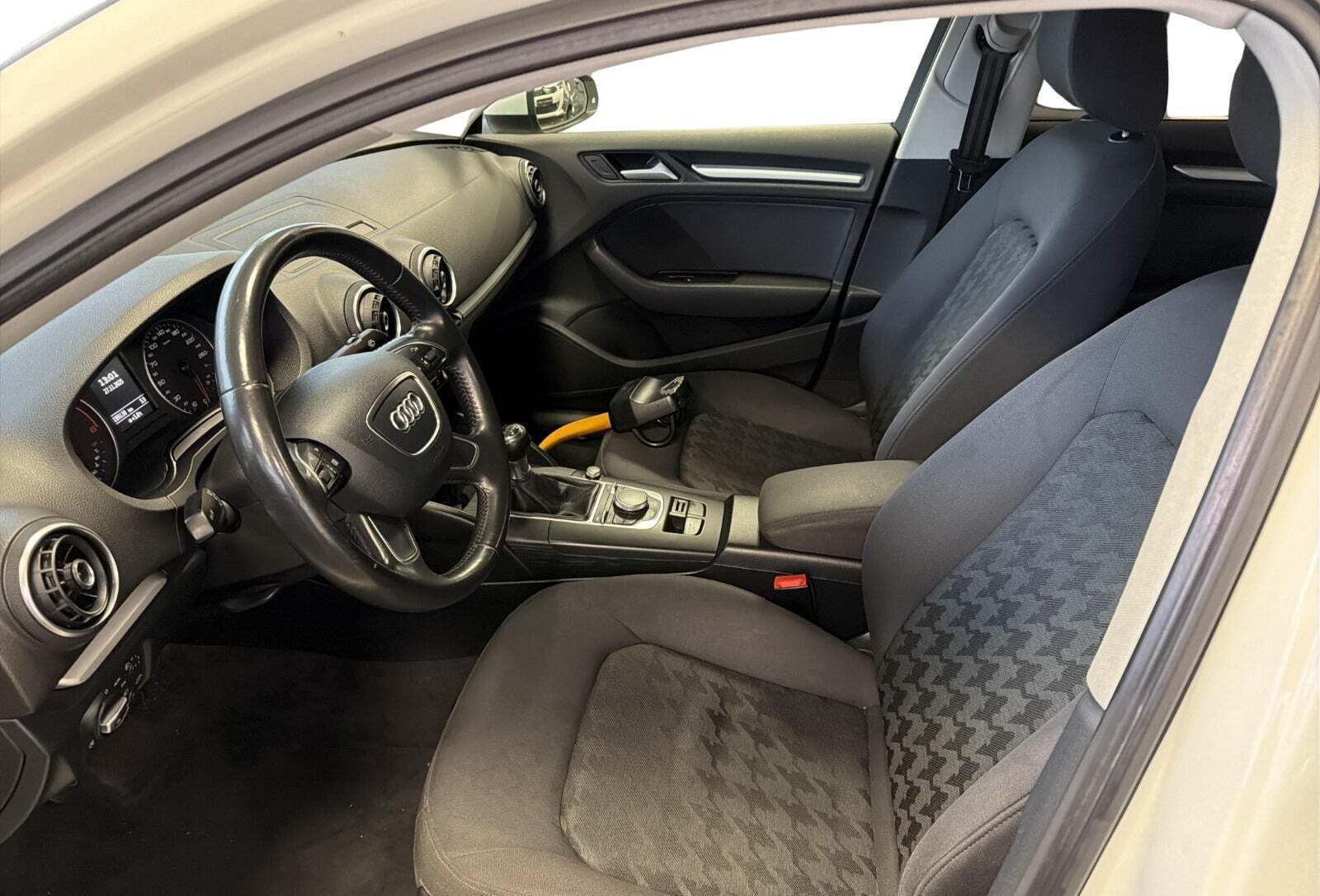 Hvid Audi A3 fra 2014
