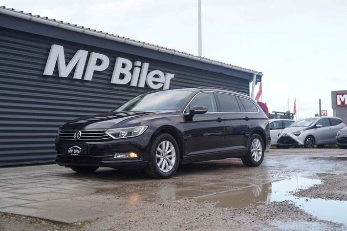 Sort VW Passat fra 2019 set udefra