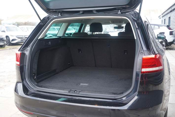 Sort VW Passat fra 2019