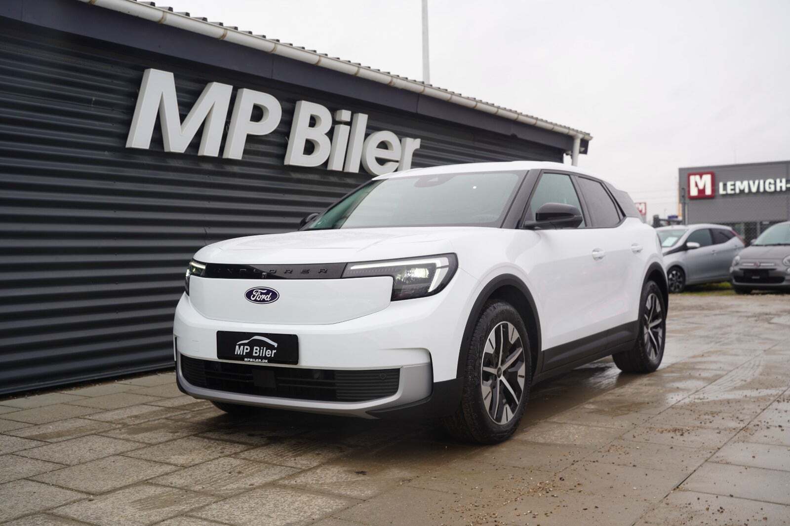 Ford Explorer 82 Select Extended Range