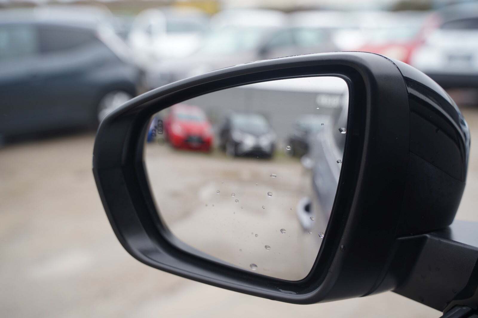 Grå Peugeot 3008 fra 2021