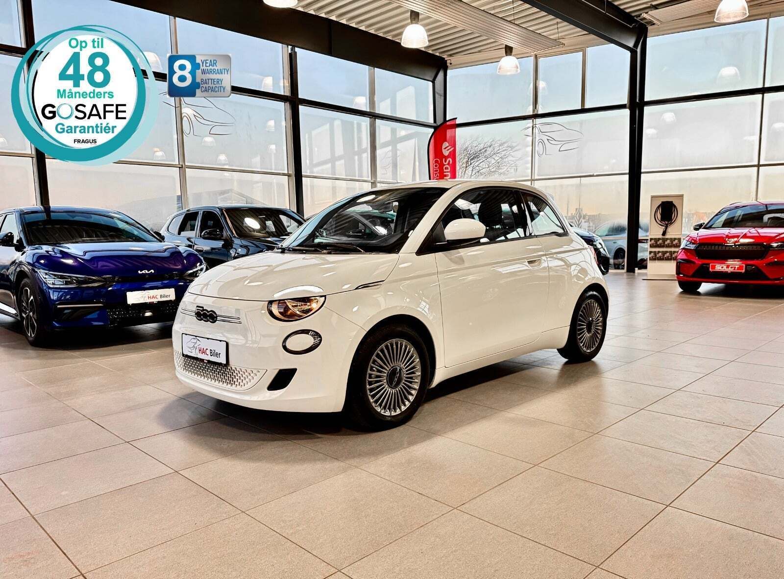 Hvid Fiat 500e fra 2023