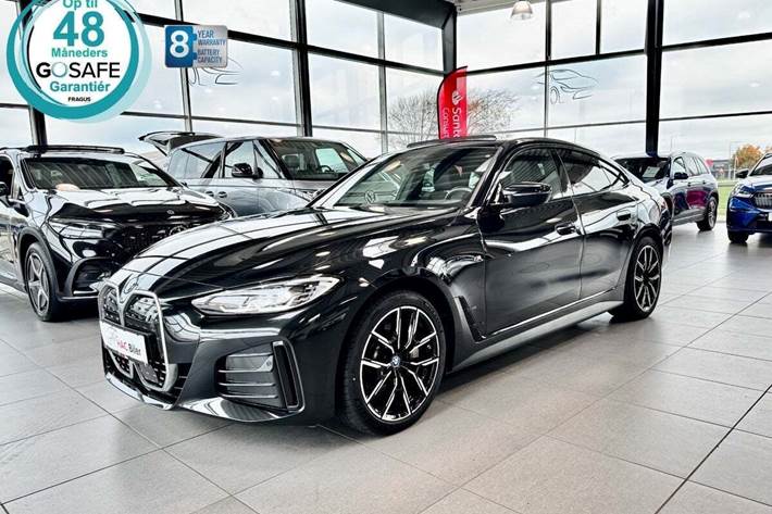 Sort BMW i4 fra 2023 set udefra