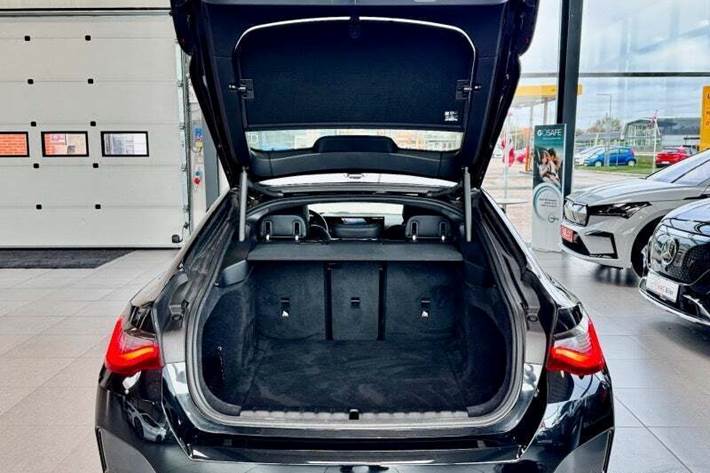 Sort BMW i4 fra 2023