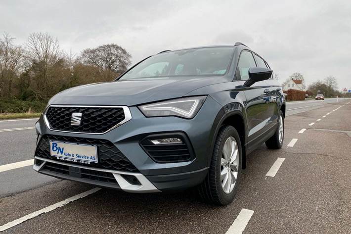 Grå Seat Ateca fra 2021 set udefra