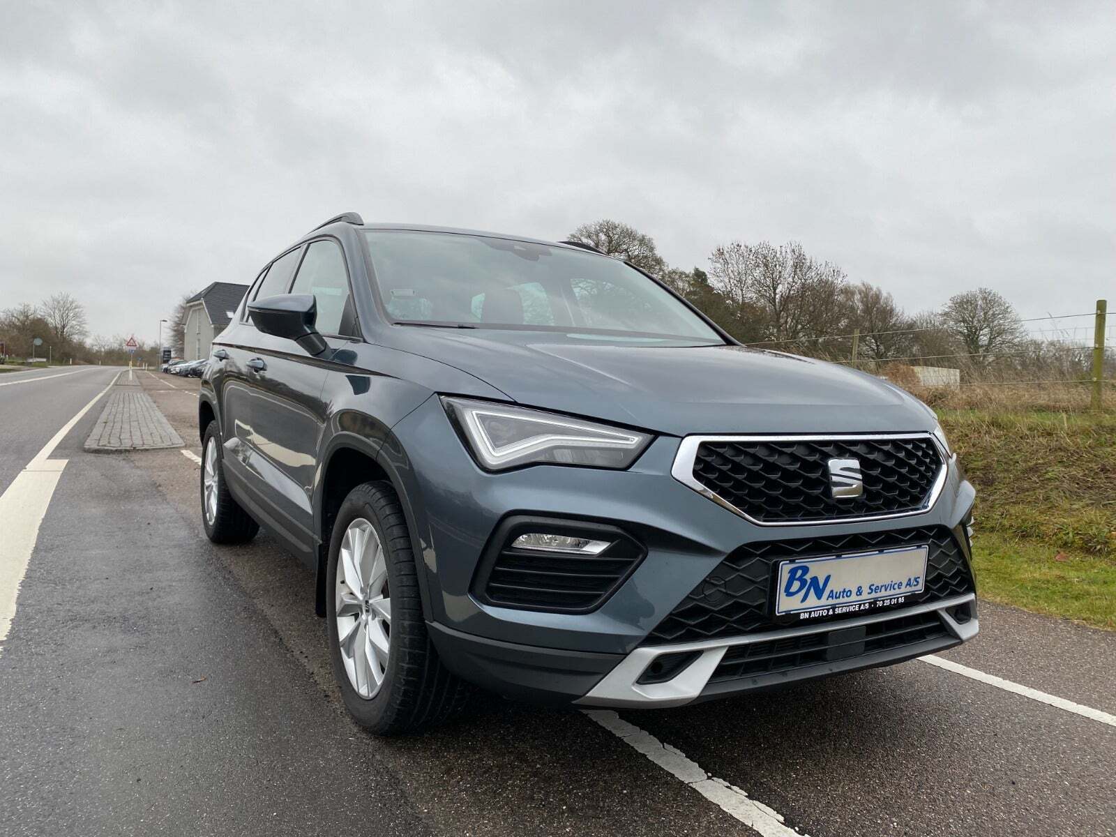 Grå Seat Ateca fra 2021 set udefra