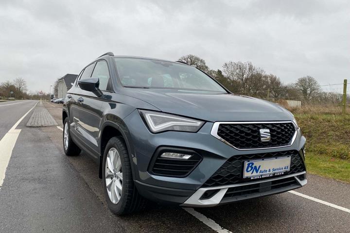 Grå Seat Ateca fra 2021 set udefra